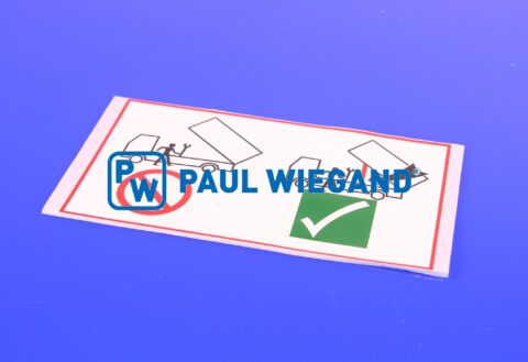 Znak ostrzegawczy dotyczący korzystania z lejka wspornika chłodnicy oleju zbiornika hydraulicznego